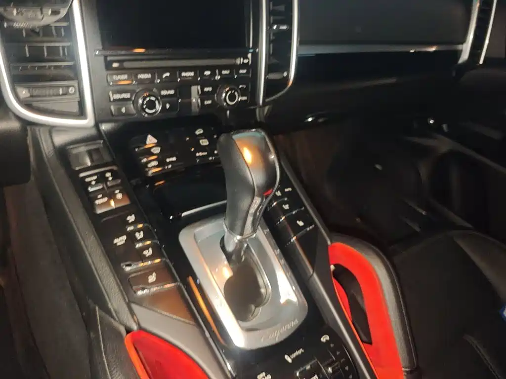 Porsche Cayenne — миниатюра 15