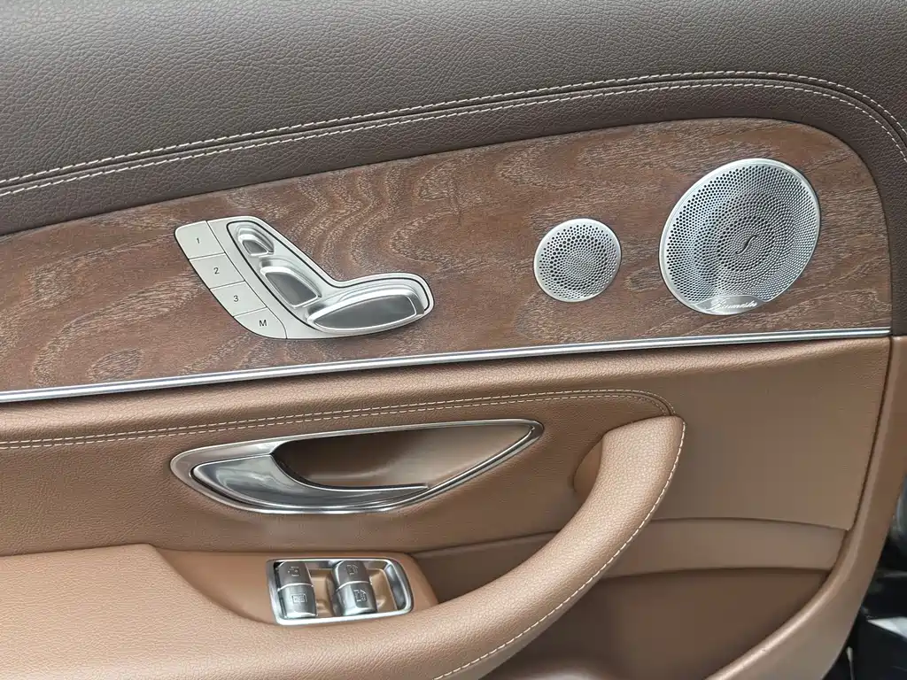 Mercedes-Benz E-Class — миниатюра 8