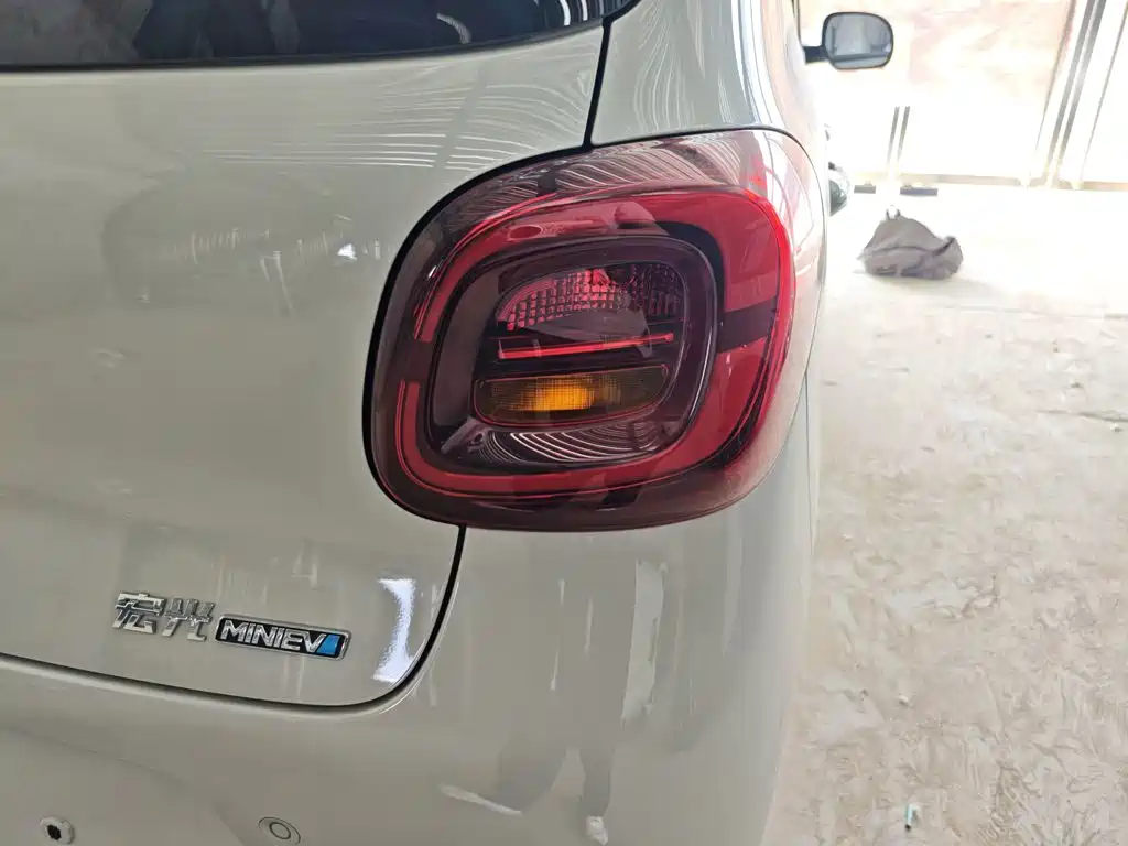 Wuling MINIEV — миниатюра 8
