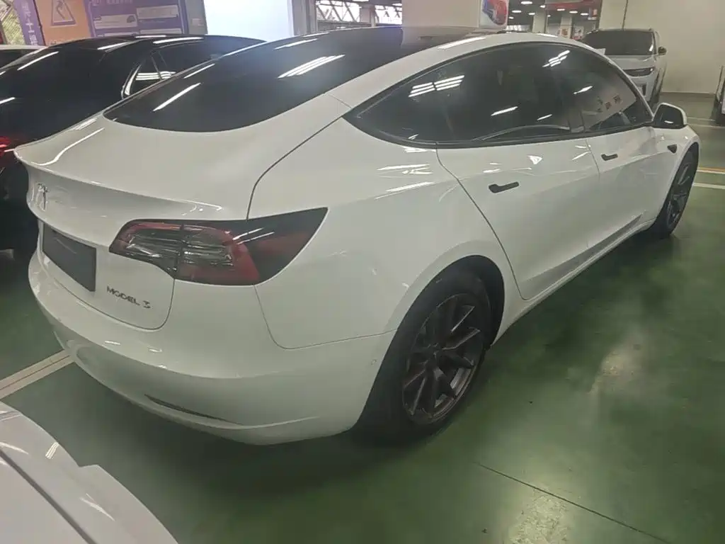 Tesla Model 3 — миниатюра 7