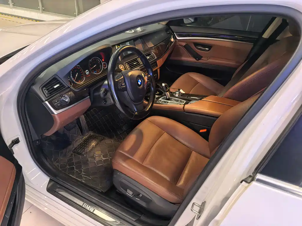 BMW 5 Series — миниатюра 4