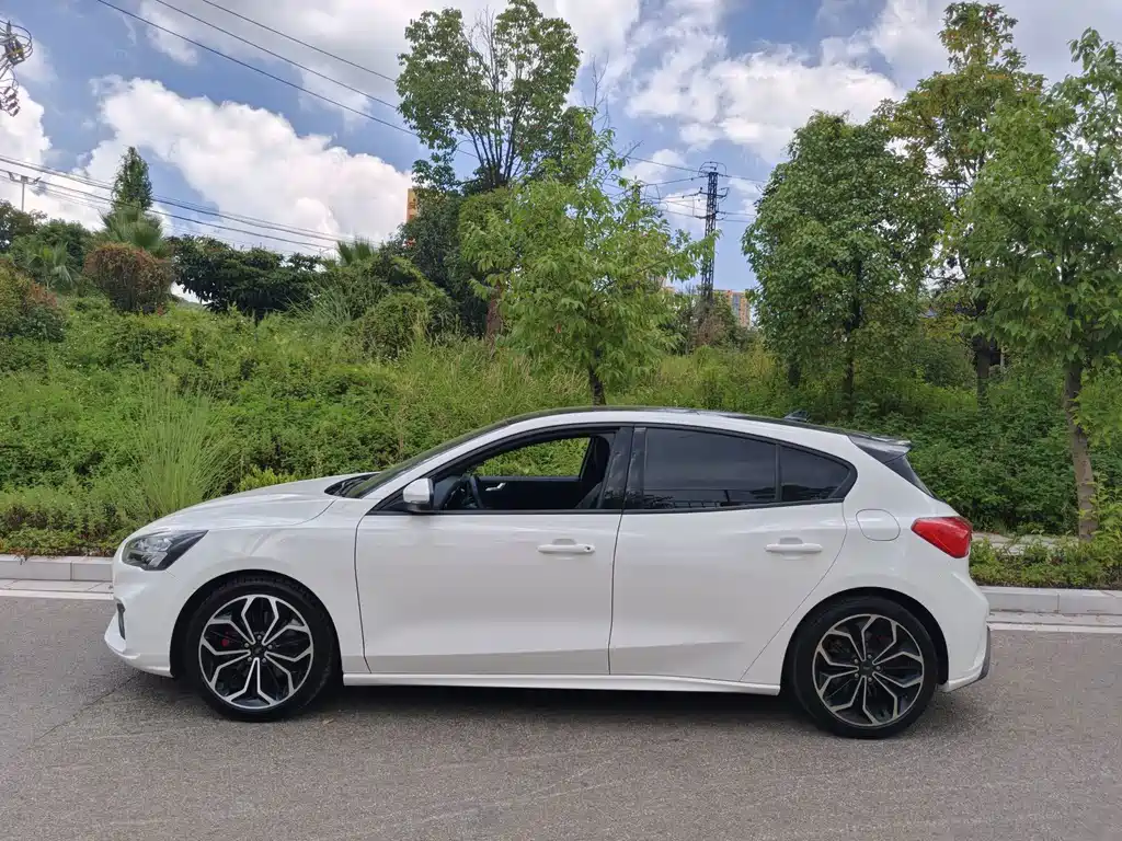 Ford Focus — миниатюра 4