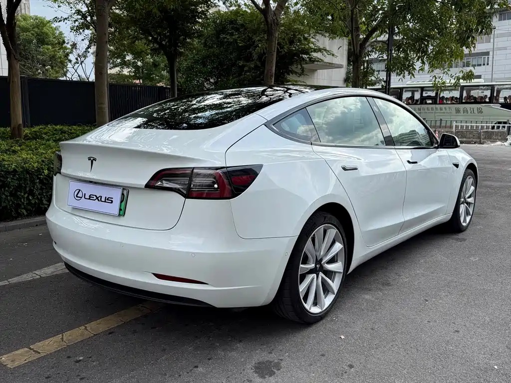 Tesla Model 3 — миниатюра 13