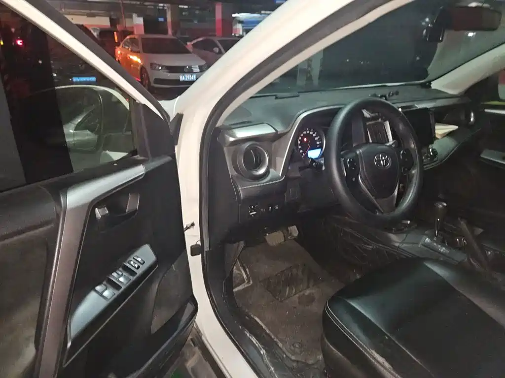 Toyota RAV4 — миниатюра 12