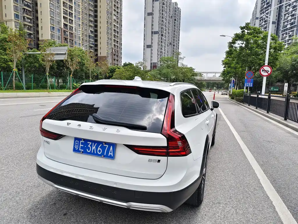 Volvo V90 2023 Cross Country B5 AWD