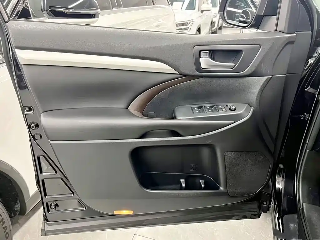 Toyota Highlander — миниатюра 10