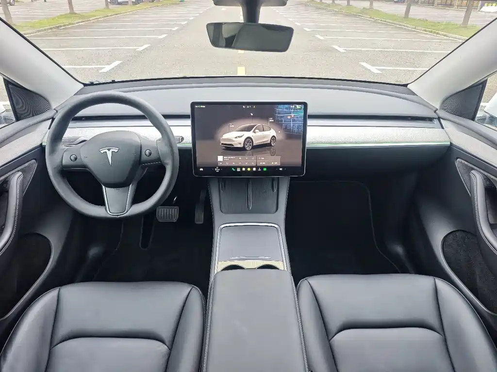 Tesla Model Y — миниатюра 5