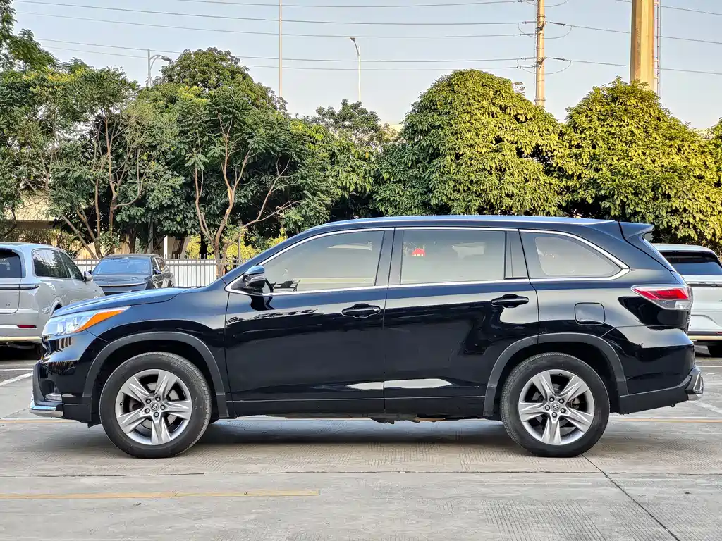 TOYOTA HIGHLANDER
