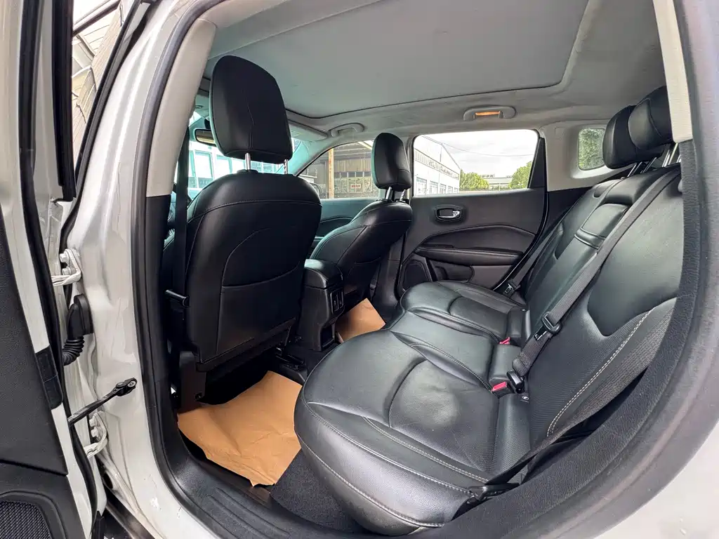 Jeep Compass — миниатюра 8