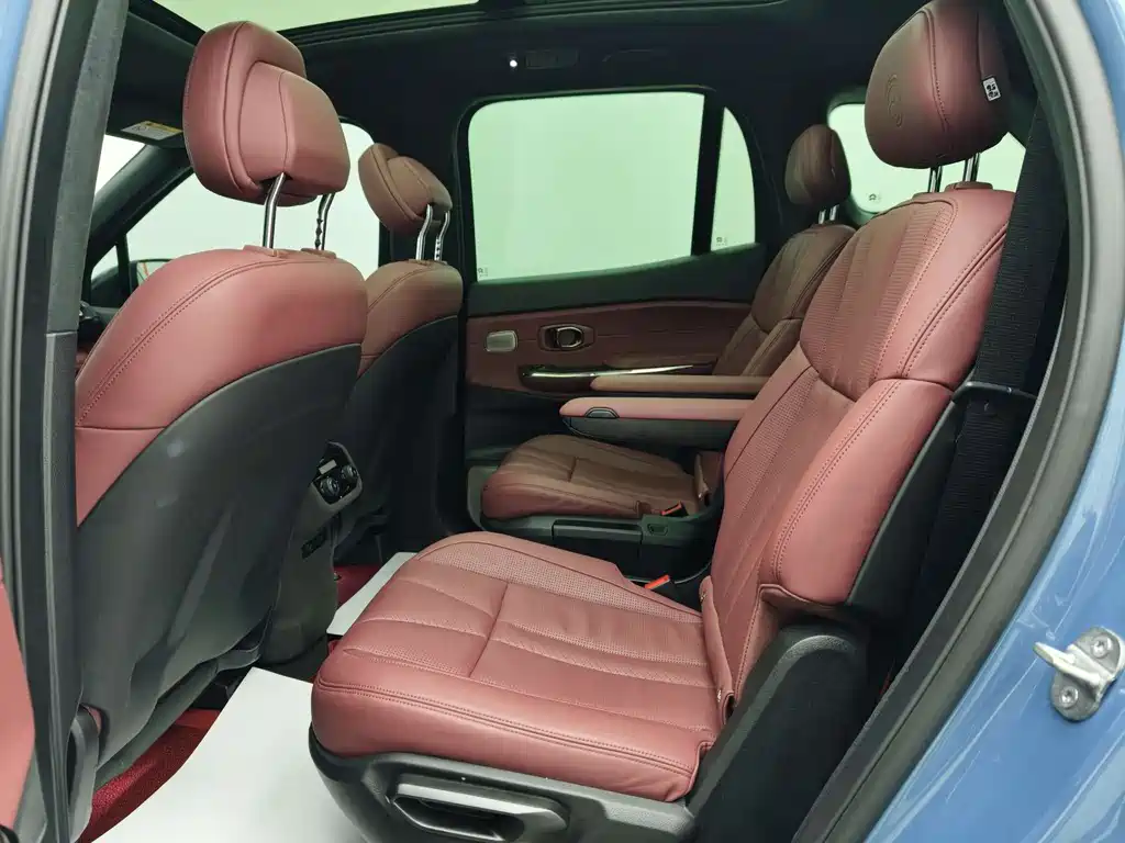 NIO ES8 2022 100kWh мест