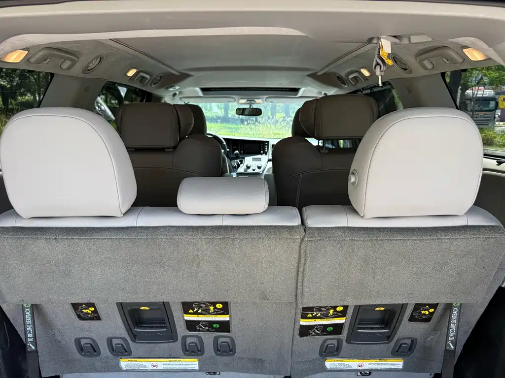 Toyota Sienna — миниатюра 23