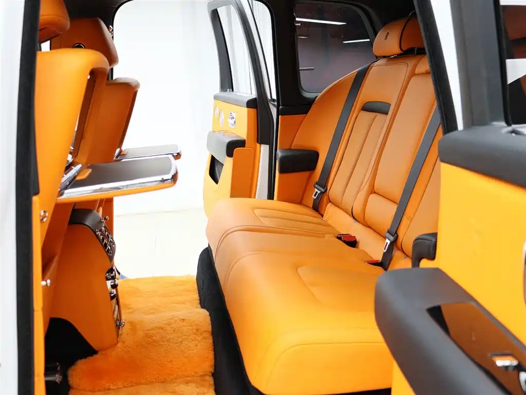 Rolls-Royce Cullinan 2018 мест