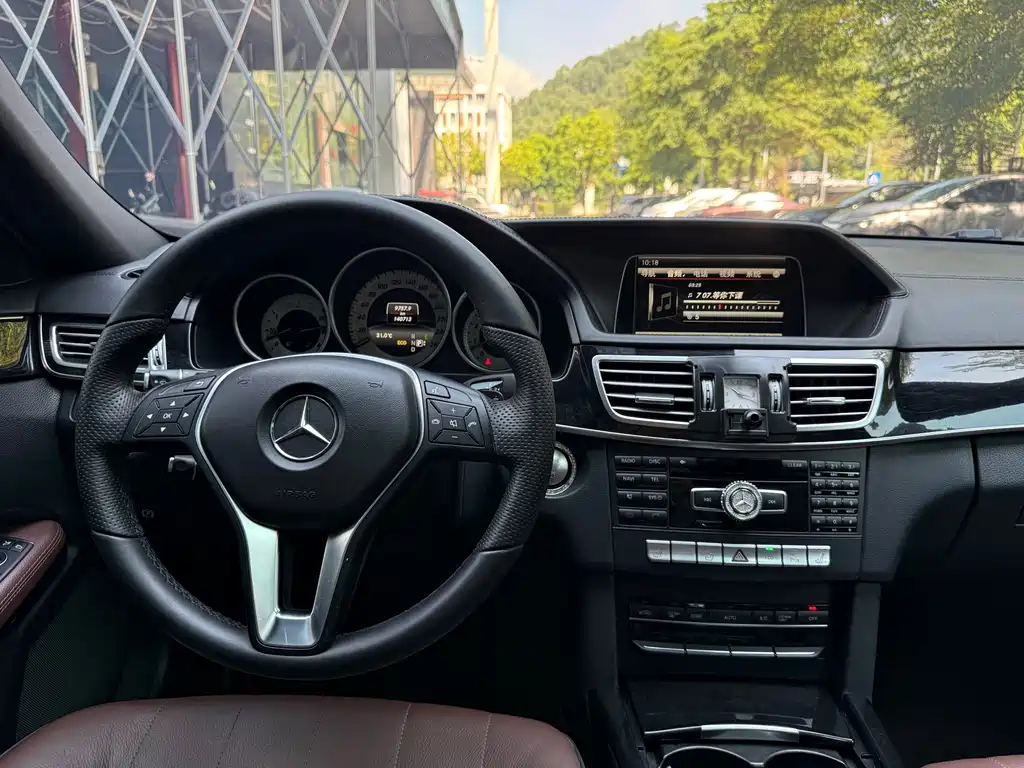 Mercedes-Benz E-Class — миниатюра 10