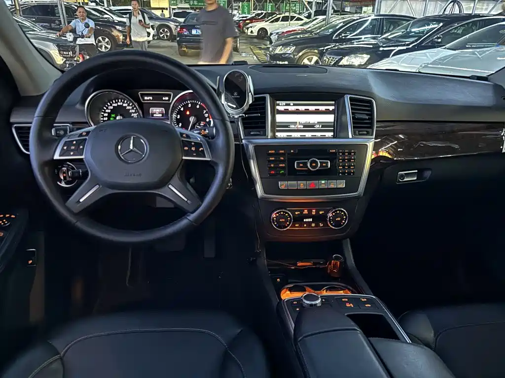 Mercedes-Benz M-Class — миниатюра 11