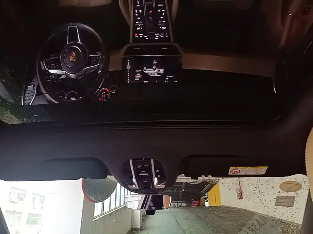 Porsche Cayenne — миниатюра 18