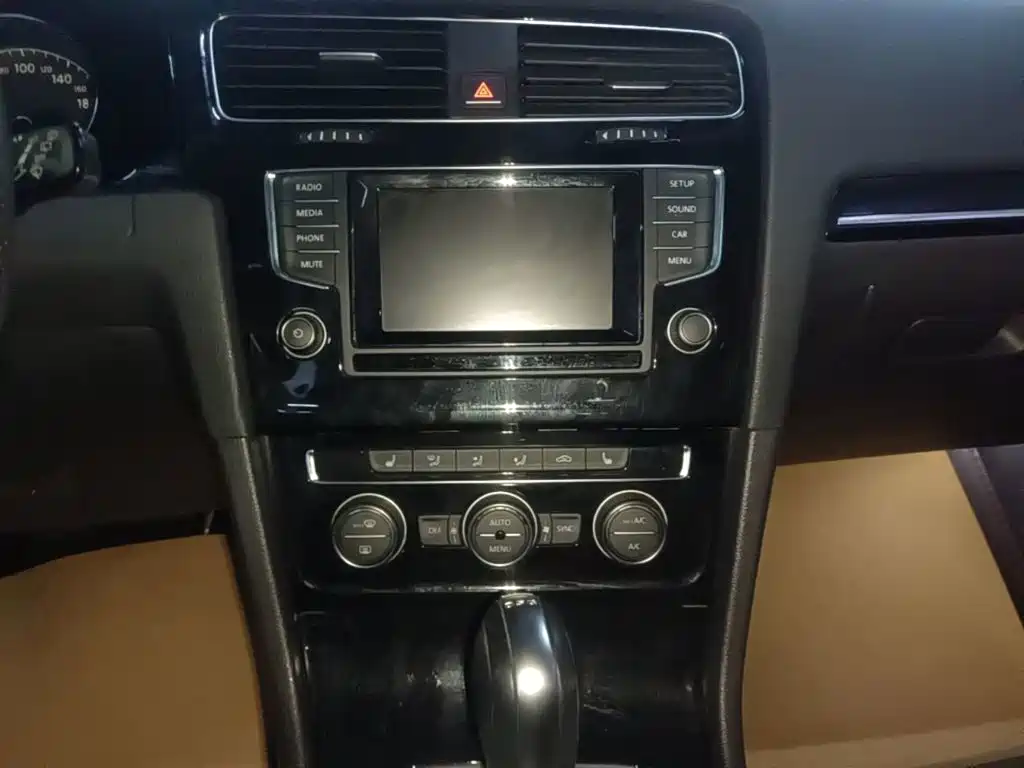 Volkswagen Golf — миниатюра 13