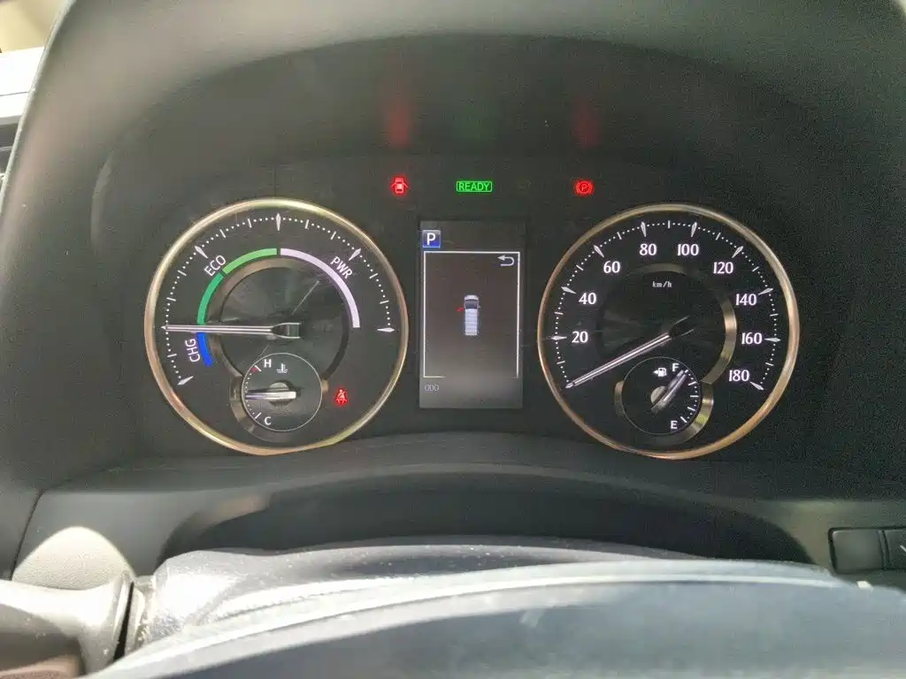 Toyota Alphard — миниатюра 4