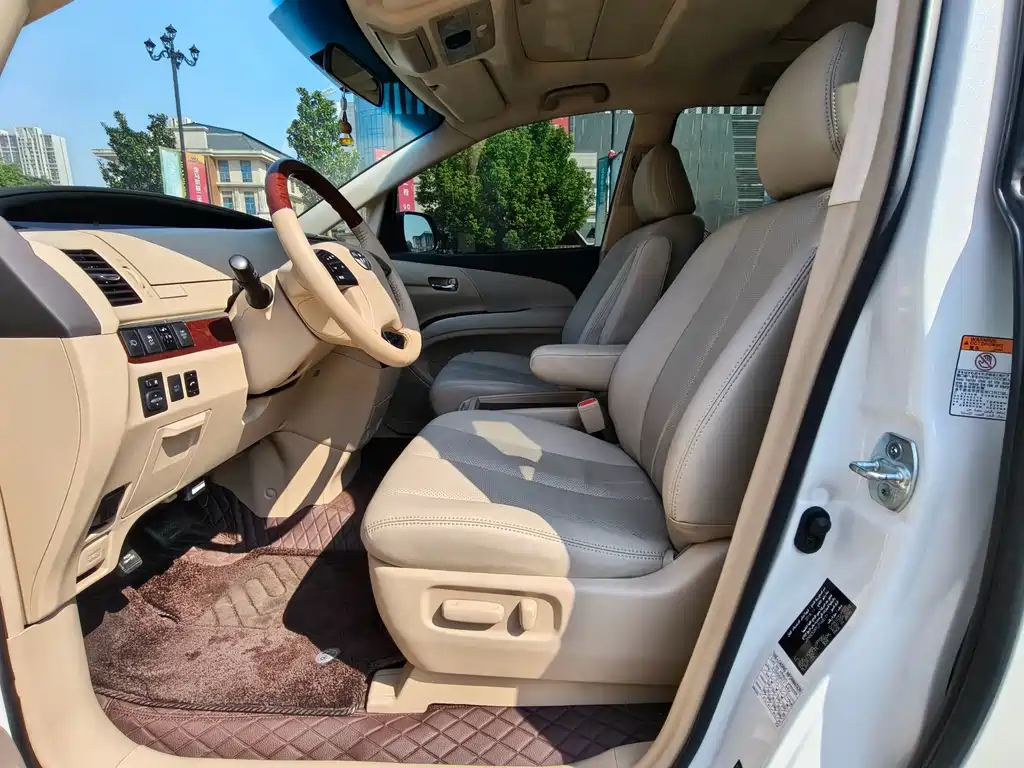 Toyota Previa — миниатюра 8