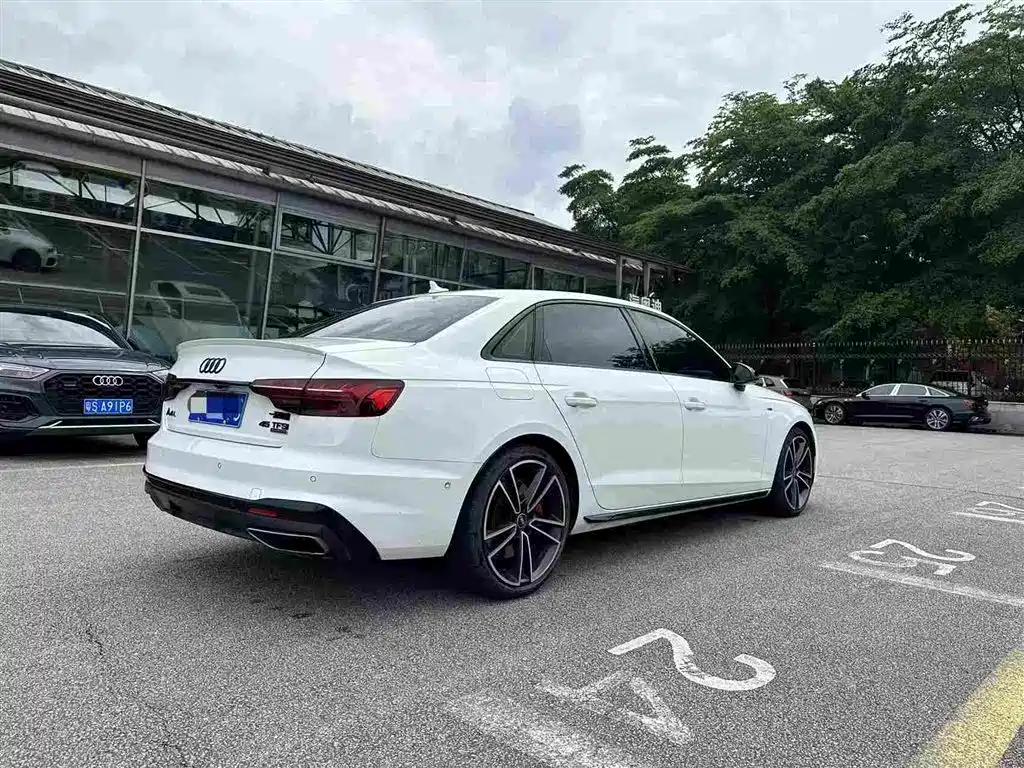Audi A4L 2023 45 TFSI quattro