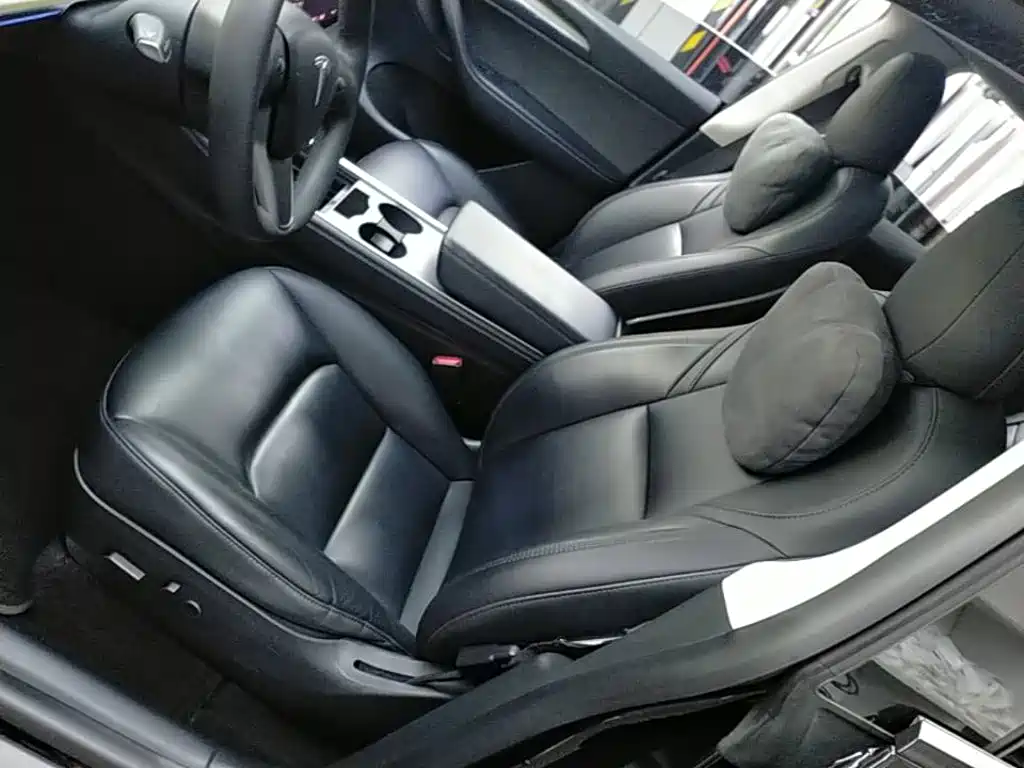 Tesla Model Y — миниатюра 15