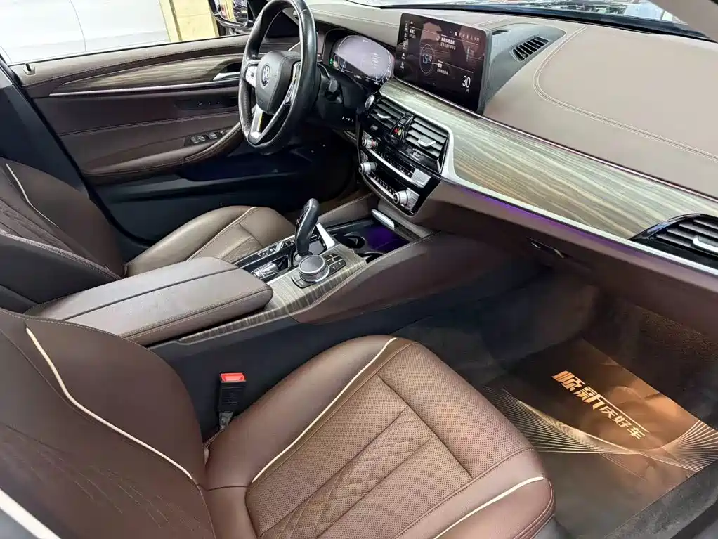 BMW 5 Series New Energy — миниатюра 13
