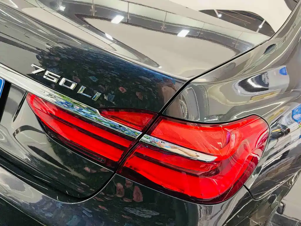 BMW 7 Series — миниатюра 26