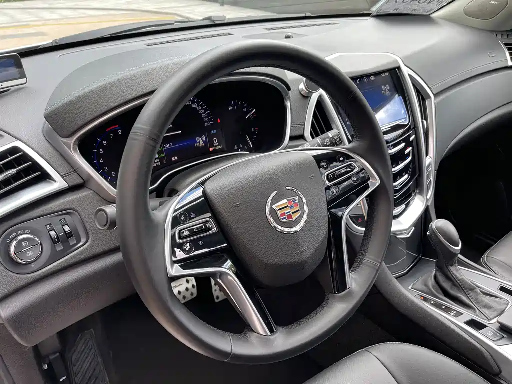 Cadillac SRX — миниатюра 7