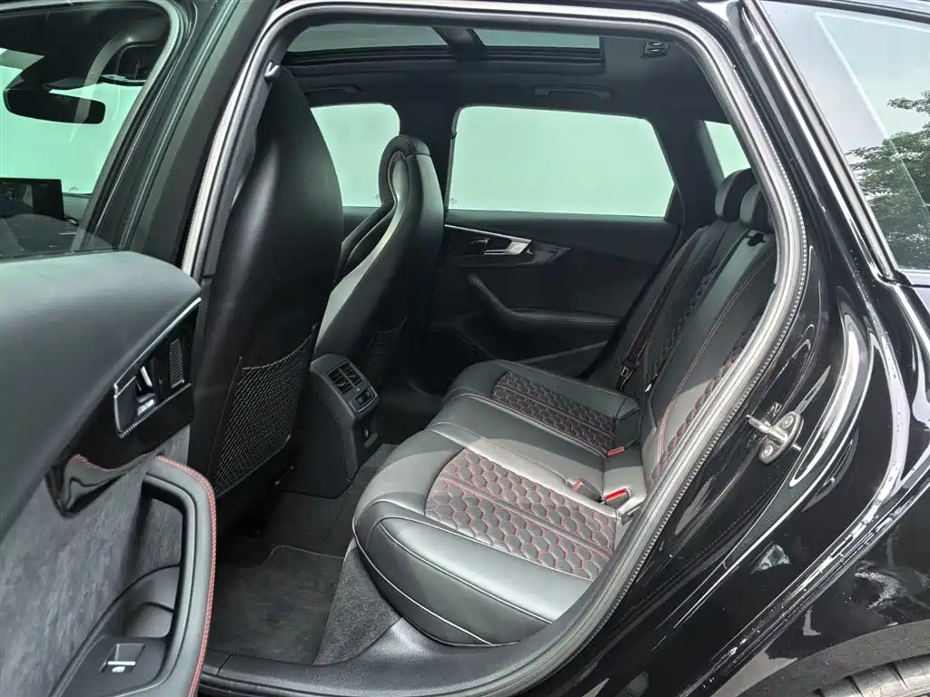 Audi RS 4 — миниатюра 12