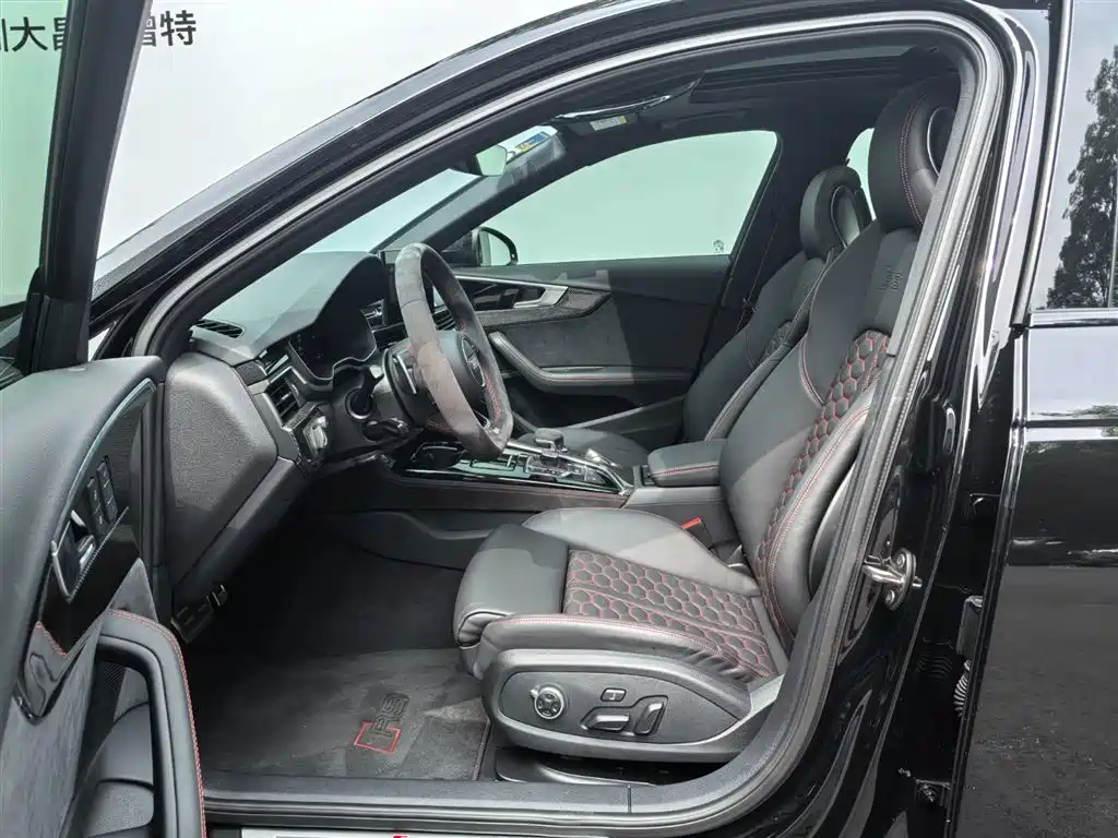 Audi RS 4 — миниатюра 11