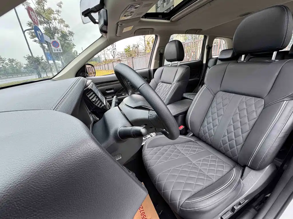 Mitsubishi Outlander — миниатюра 3