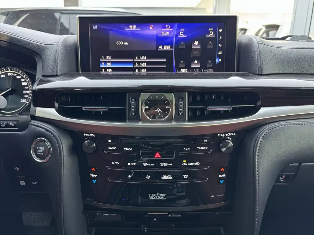 Lexus LX — миниатюра 8