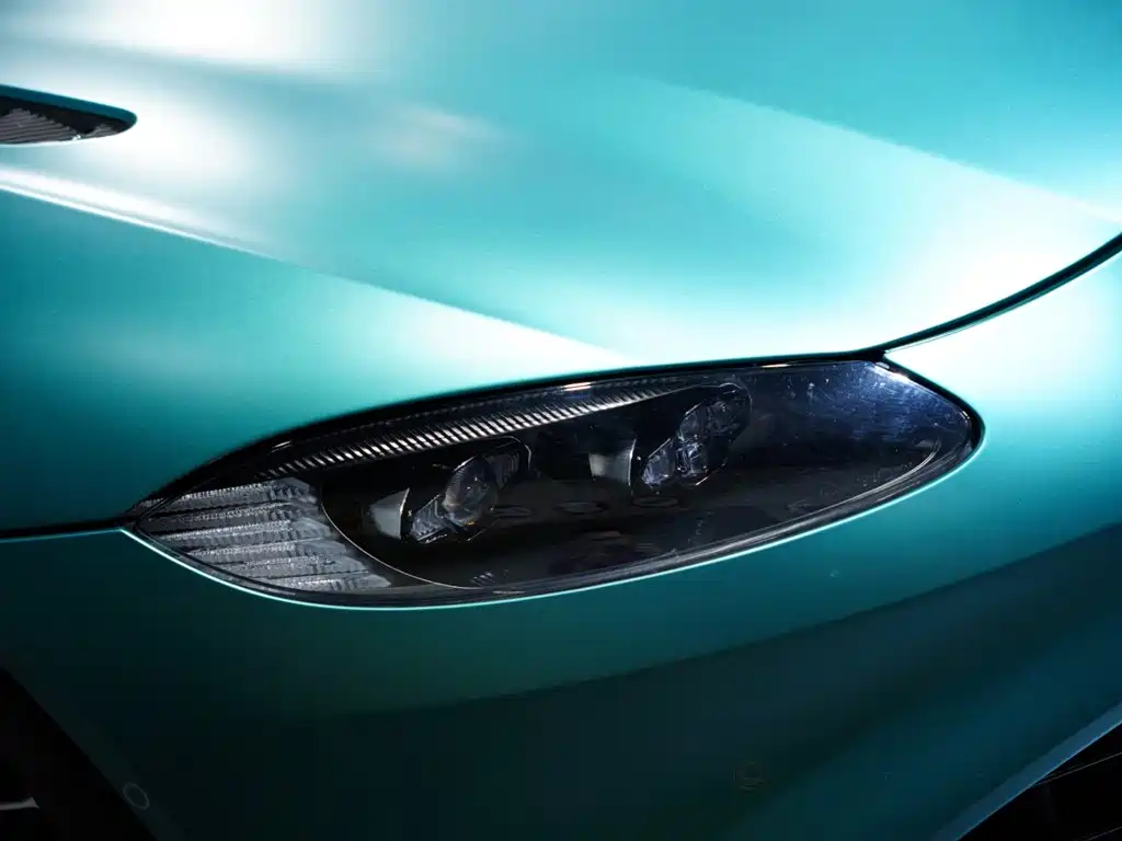 Aston Martin V8 Vantage — миниатюра 3