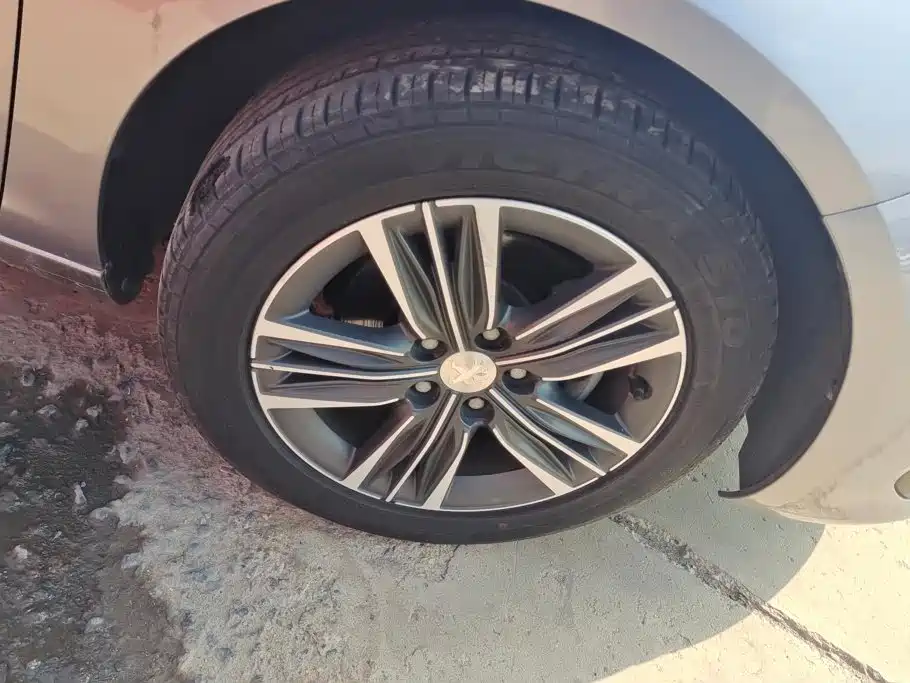 Peugeot 308 — миниатюра 6