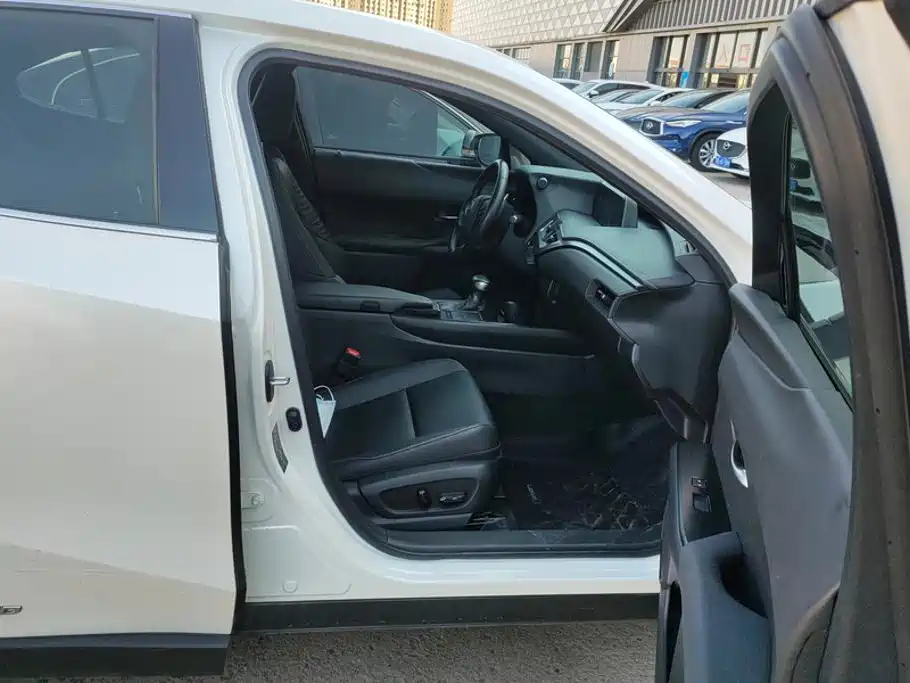Lexus UX — миниатюра 8