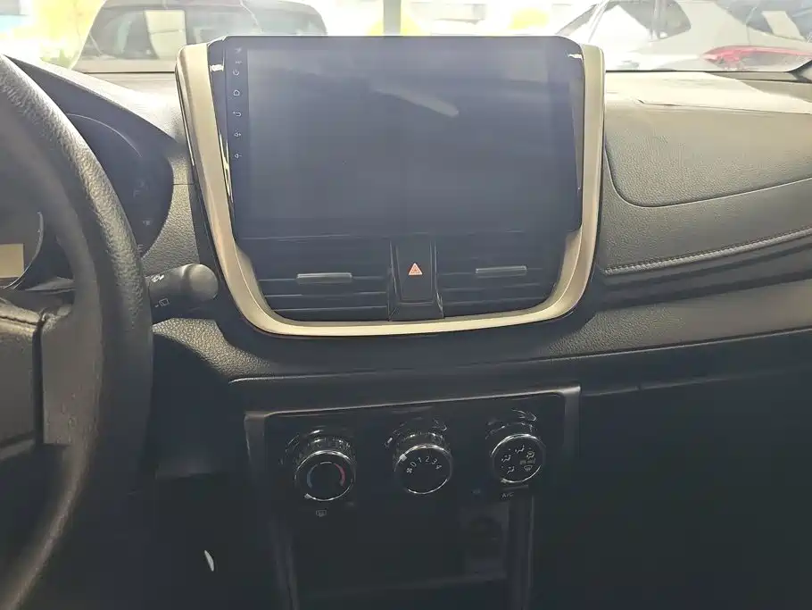 Toyota Yaris L — миниатюра 13