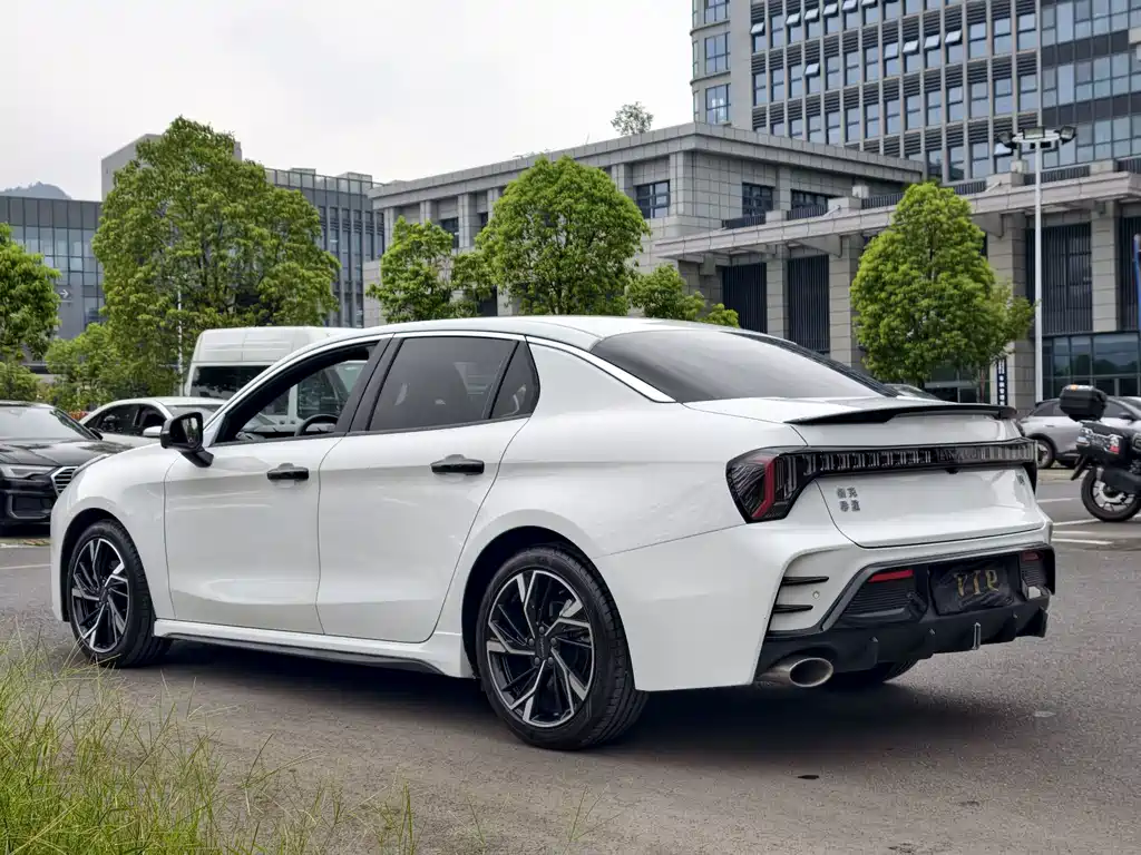 Lynk & Co 03 — миниатюра 5
