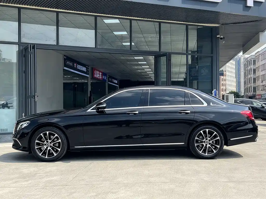 Mercedes-Benz E-Class — миниатюра 4