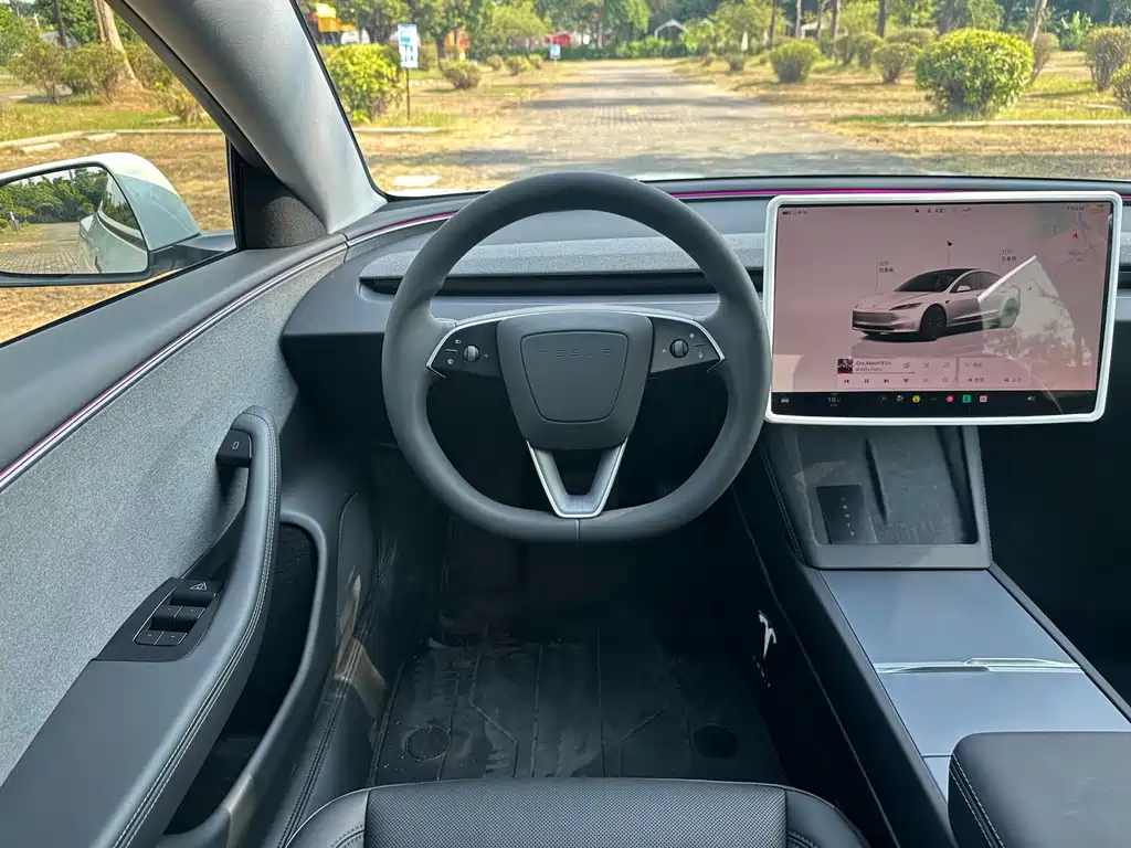 Tesla Model 3 — миниатюра 18
