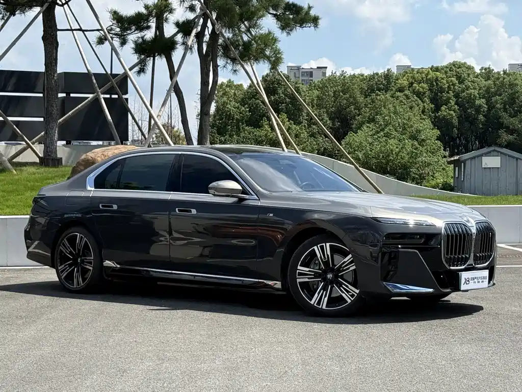 BMW i7 — миниатюра 11