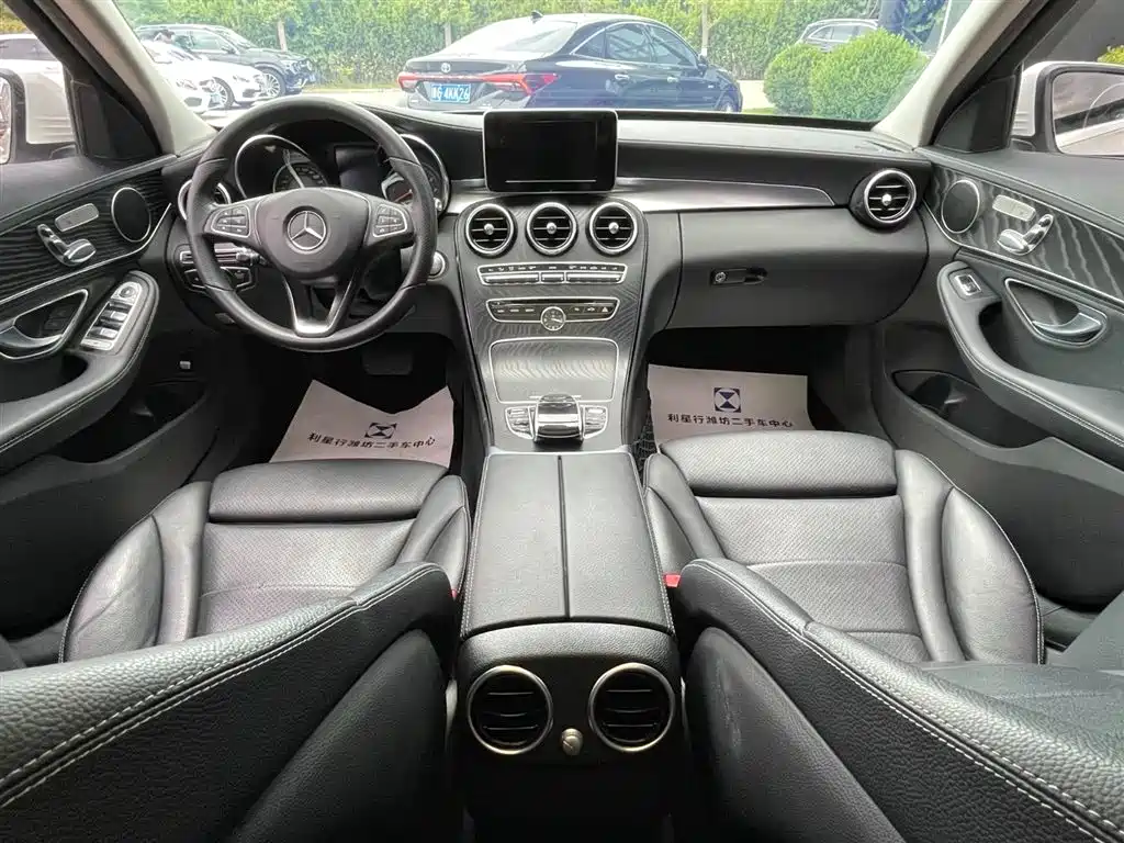Mercedes-Benz C-Class — миниатюра 13