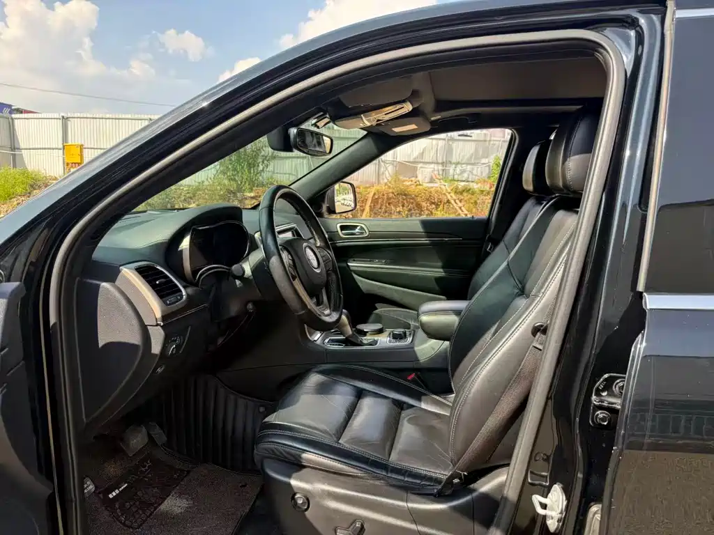 Jeep Grand Cherokee (Import) — миниатюра 15