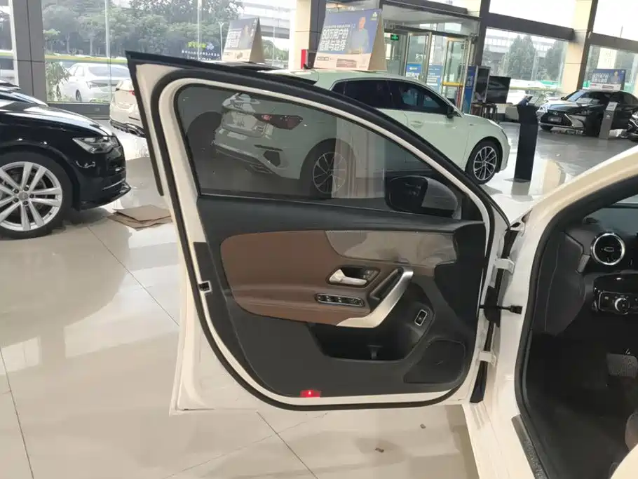 Mercedes-Benz A-Class — миниатюра 7