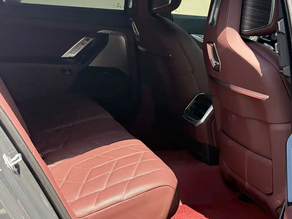 BMW i7 — миниатюра 17