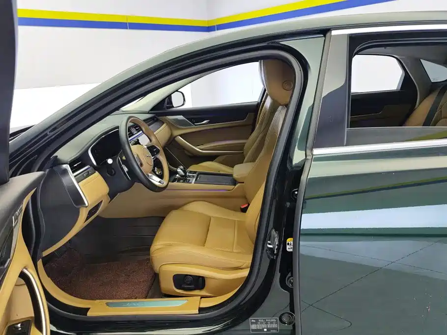 Jaguar XFL — миниатюра 9