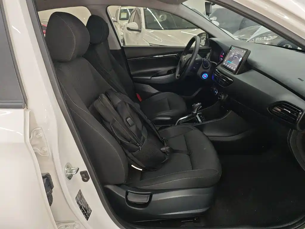 Hyundai Elantra — миниатюра 25