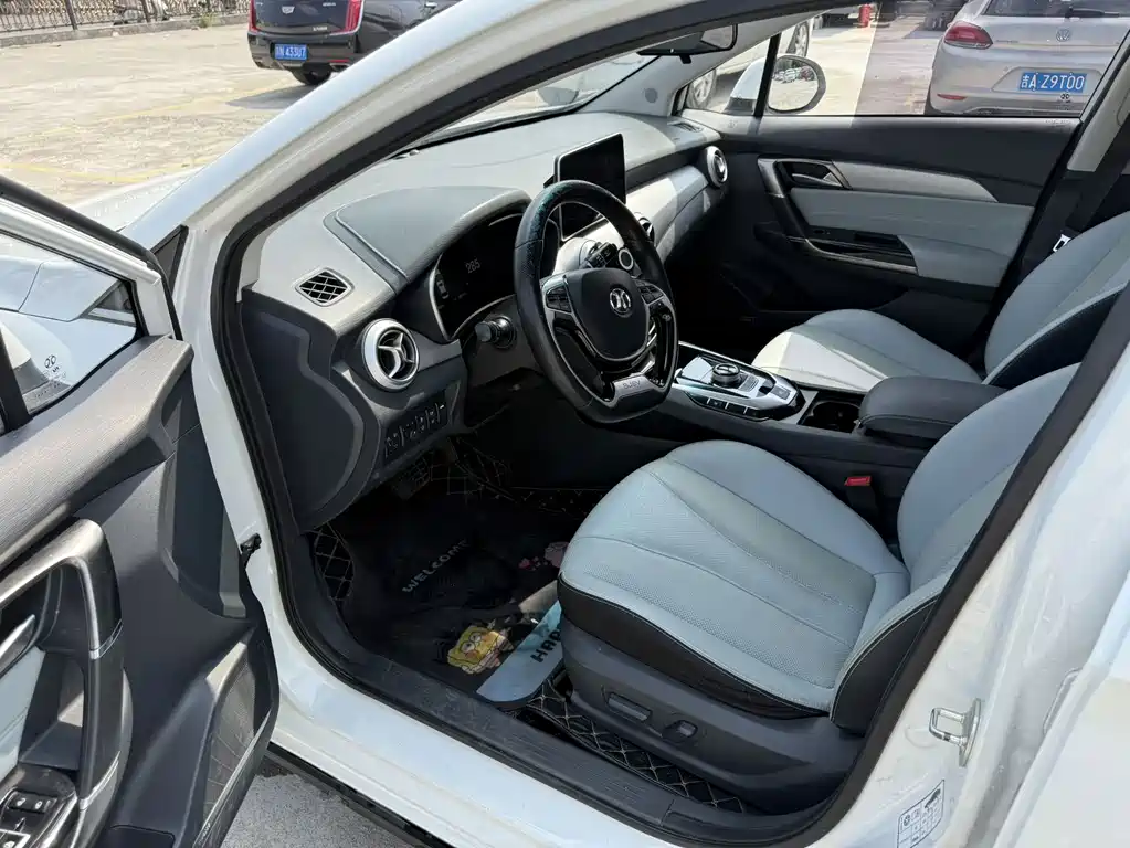 BAIC EU5 — миниатюра 8
