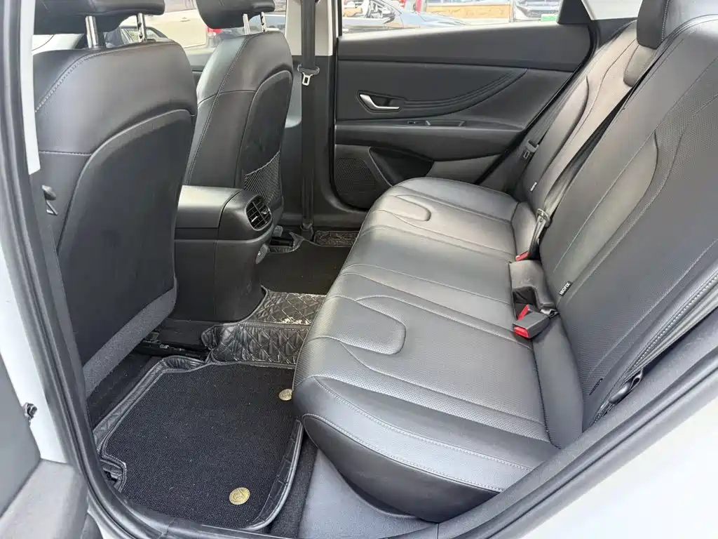 Hyundai Elantra — миниатюра 4