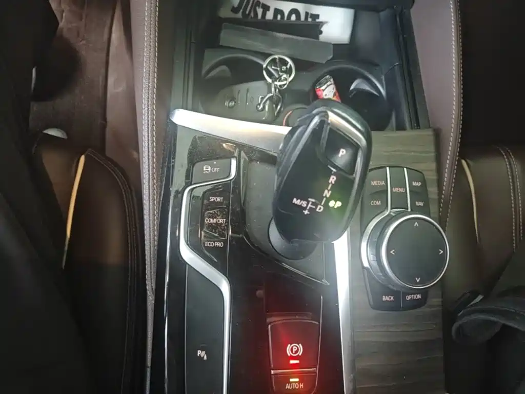 BMW 5 Series — миниатюра 14