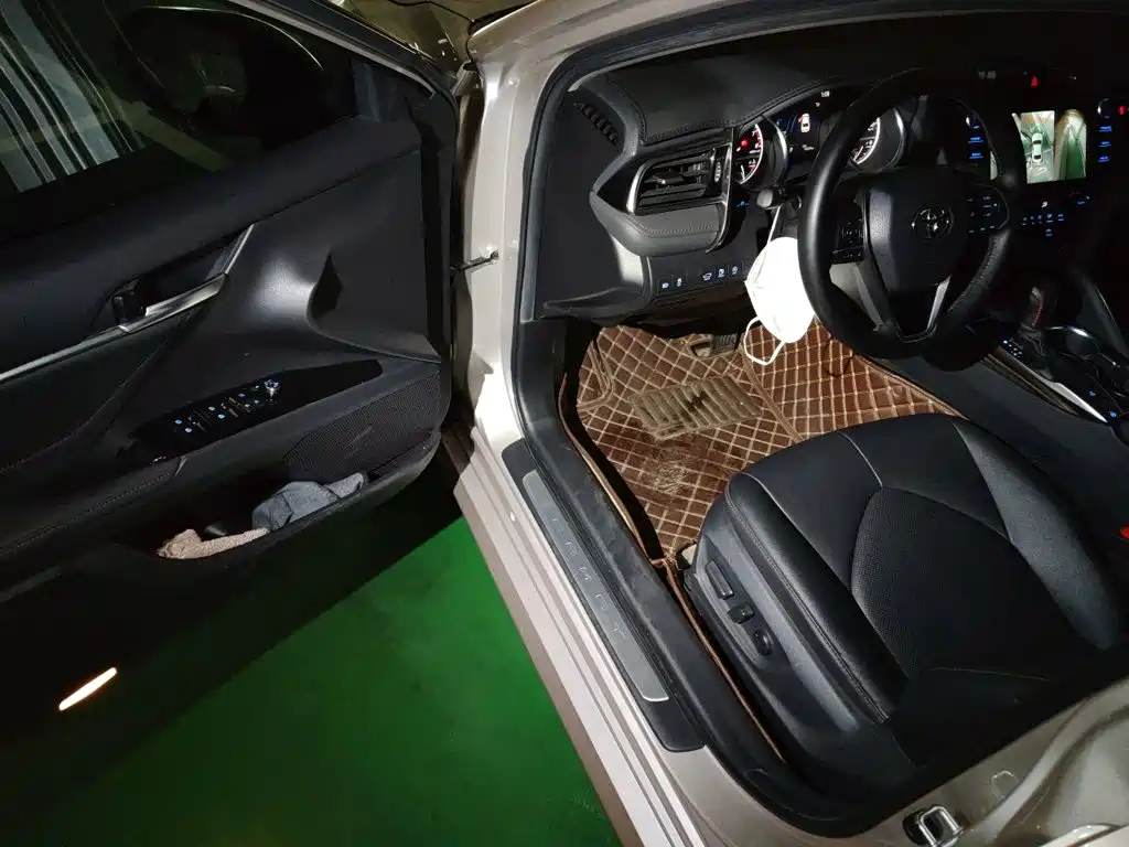 Toyota Camry — миниатюра 12