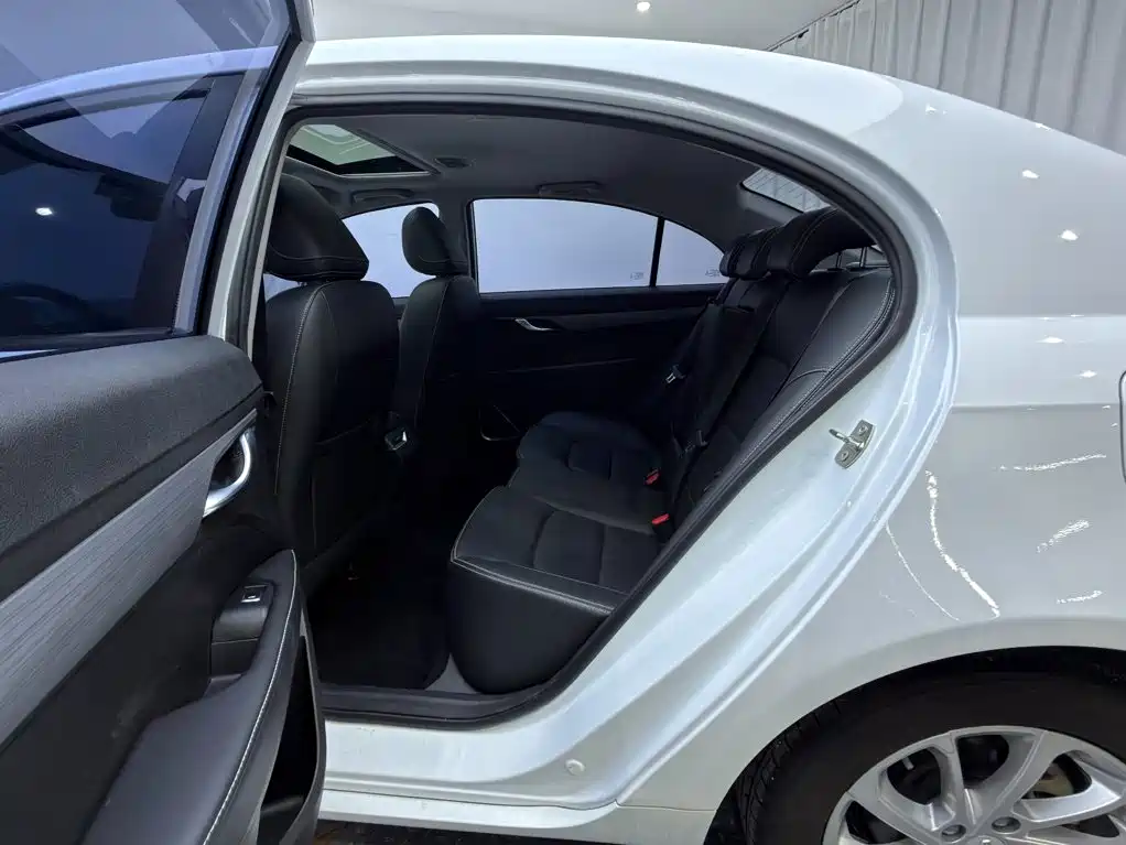 Geely Emgrand — миниатюра 12